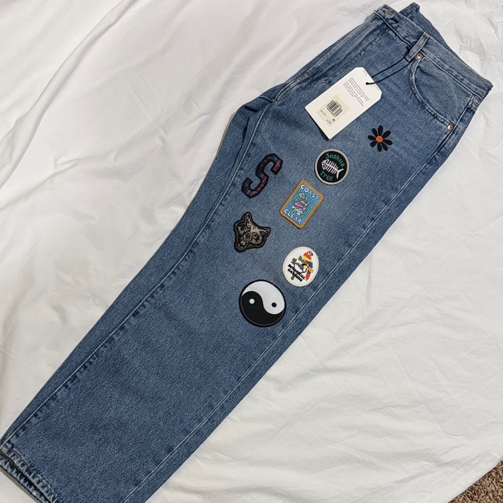 Stylish Blue Wide Leg Jeans with Fun Patches.Size 33x30 - Picture 3 of 11